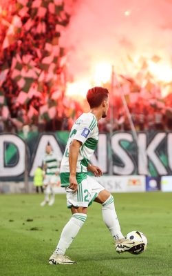 Gdansk,26.07.2024
Pilka nozna. PKO Ekstraklasa. Lechia Gdansk - Motor Lublin
Sezon 2023/24
POLISH FIRST LEAGUE FOOTBALL GAME Lechia Gdansk - Motor Lublin
NZ Milosz Kalahur, race, trybuny, flagi
Fot. TOMASZ RULSKI / 058sport.pl