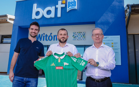 BAT rozszerza współpracę z&nbsp;Lechią Gdańsk. Logo sponsora na&nbsp;rękawku koszulki meczowej