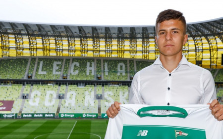 Krystian Okoniewski z pierwszym profesjonalnym kontraktem!