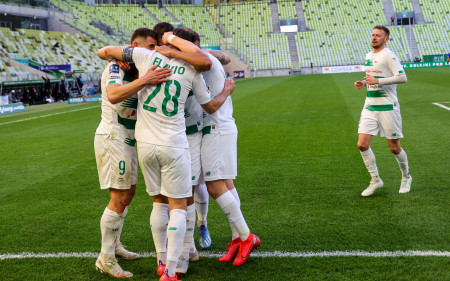 Remis po szalonej końcówce