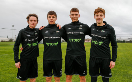 Zawodnicy Akademii Lechii Gdańsk na obozie pierwszego zespołu