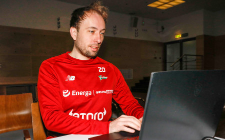 W trakcie meczu nie mam czasu na emocje – rozmowa ze Zbigniewem Oszmana, analitykiem ze sztabu szkoleniowego Lechii Gdańsk