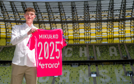 Mikułko 2025. Młody bramkarz przedłuża kontrakt