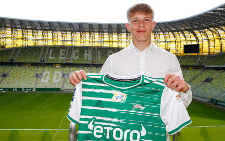 Bartosz Brzęk podpisał swój pierwszy profesjonalny kontrakt z Lechią
