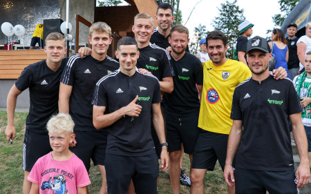 Piłkarze Lechii Gdańsk na festynie charytatywnym w Chmielnie