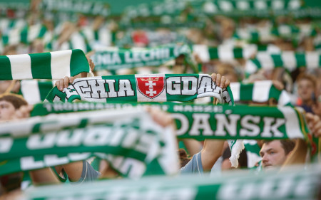 Bilety na mecz przyjaźni Lechia – Śląsk trafiły do sprzedaży. Wspieraj piłkarzy Biało-Zielonych | BILETY