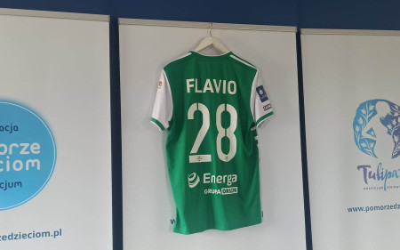 Wylicytuj koszulkę Lechii Gdańsk i wesprzyj gdańskie hospicja!