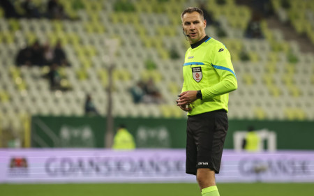 Tomasz Kwiatkowski sędzią meczu z Arką Gdynia