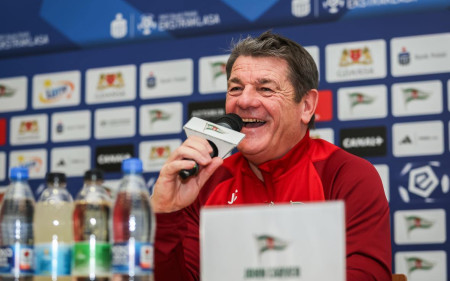 CONFERENCE I Coach John Carver before the game against Śląsk Wrocław