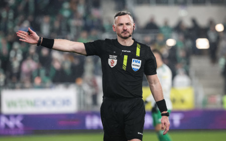 Paweł Raczkowski refereeing the #LGDJAG match