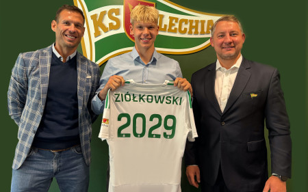 Antoni Ziółkowski z profesjonalnym kontraktem!